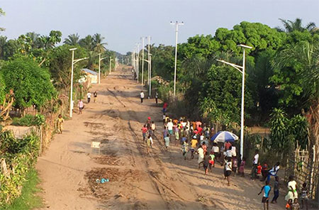 300 Sätze von Semi-Split-Straßen laternen im Kongo