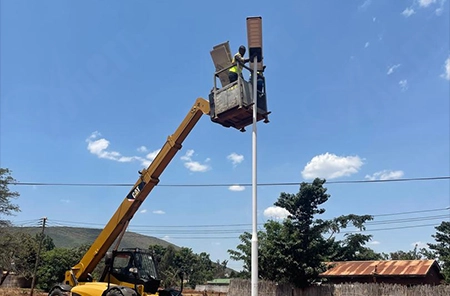 100Sets Solar Public Street Lights in der Region Geita