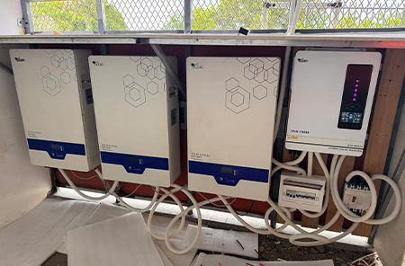 7 Sets von 10,2 KW Solarstrom anlagen in Salomonen